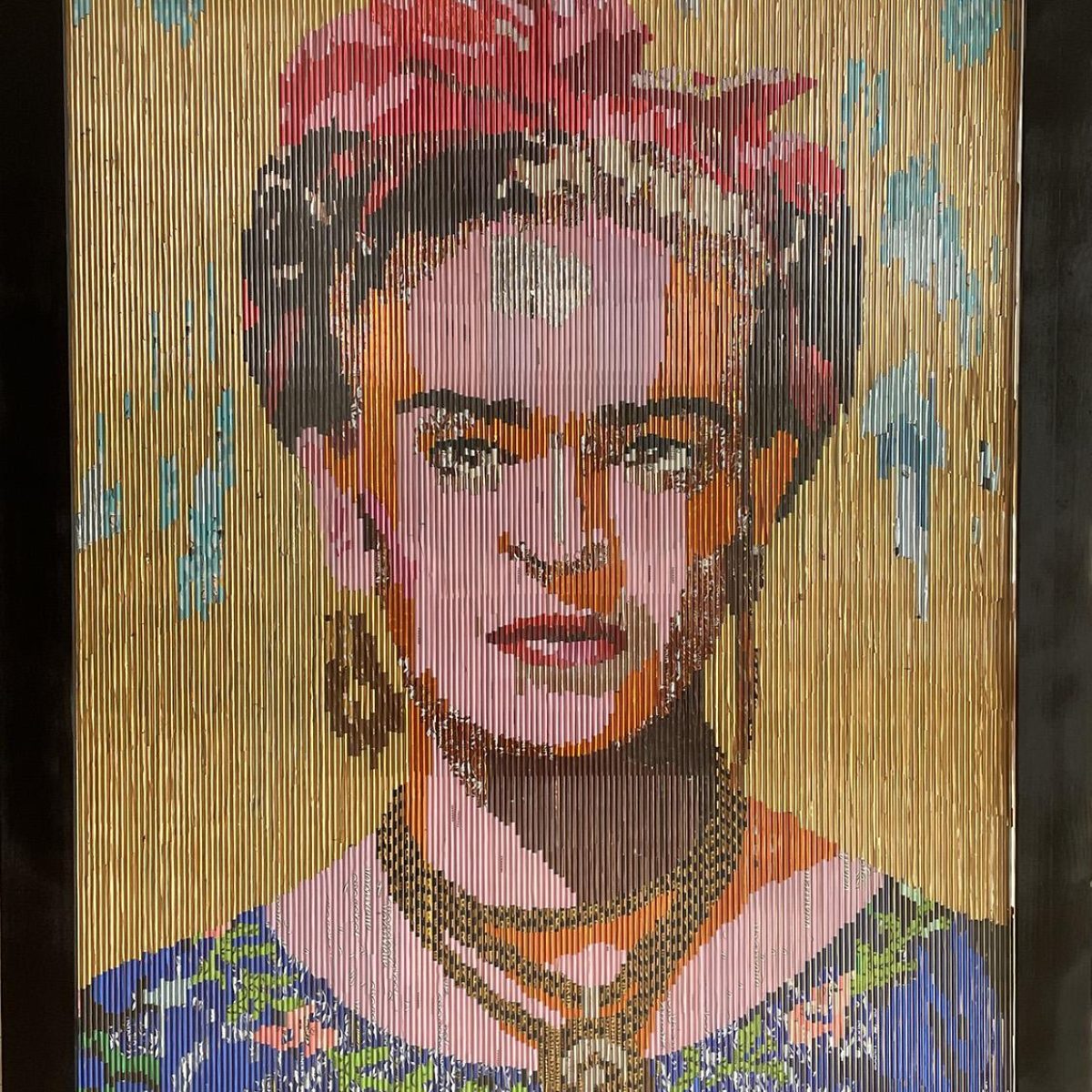 Frida Kahlo mit blauem Kleid auf gold